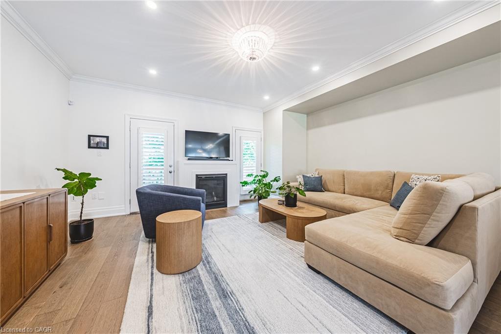 6-111 Wilson Street E Property Photo 3