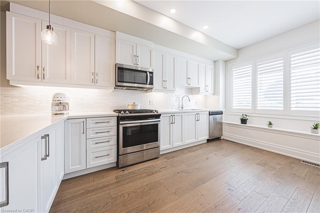 6-111 Wilson Street E Property Photo 5