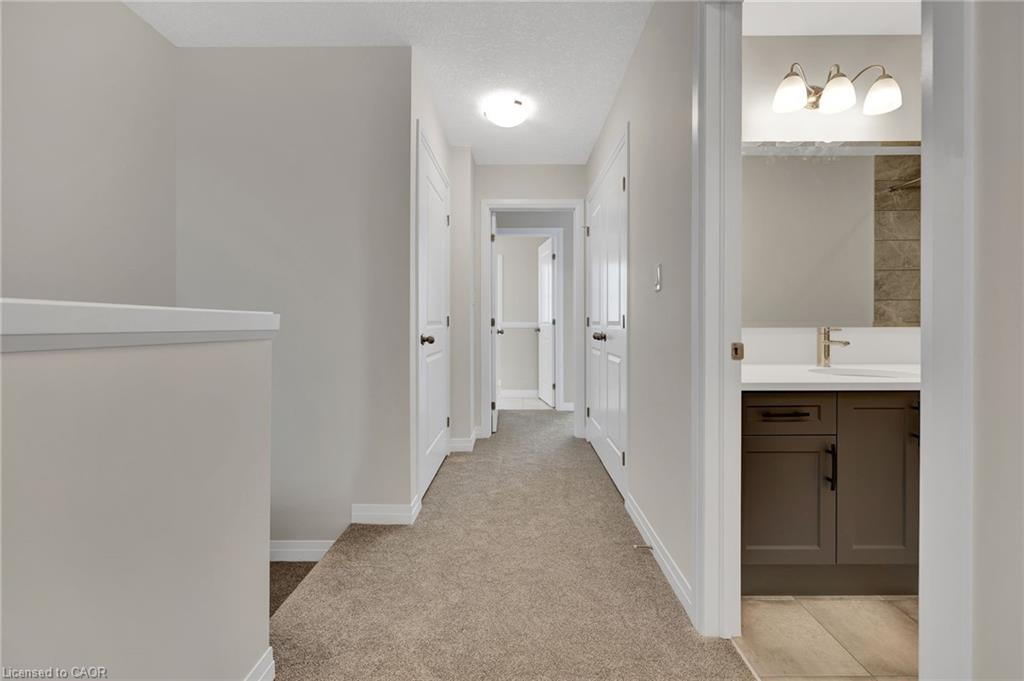 16 Sandstone Street Property Photo 13