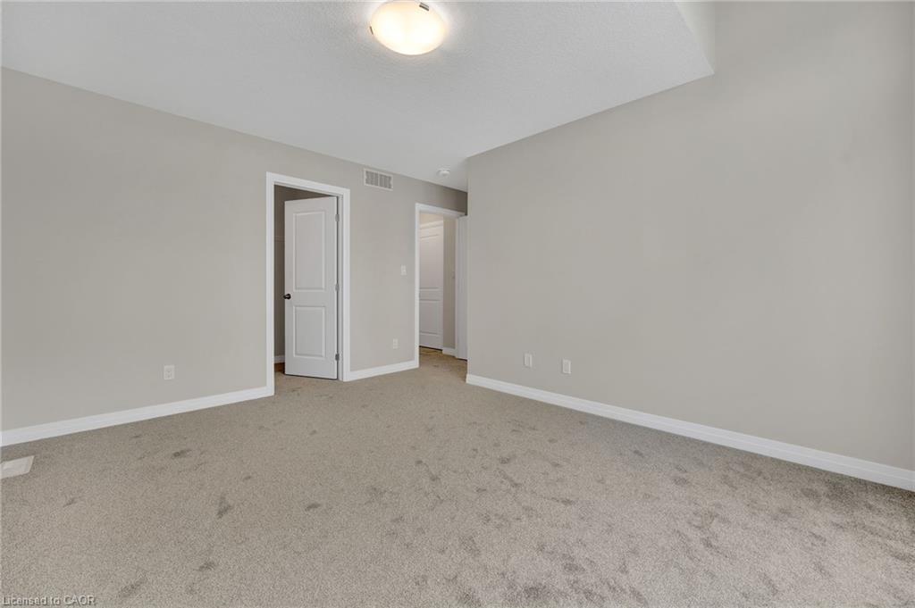 16 Sandstone Street Property Photo 16