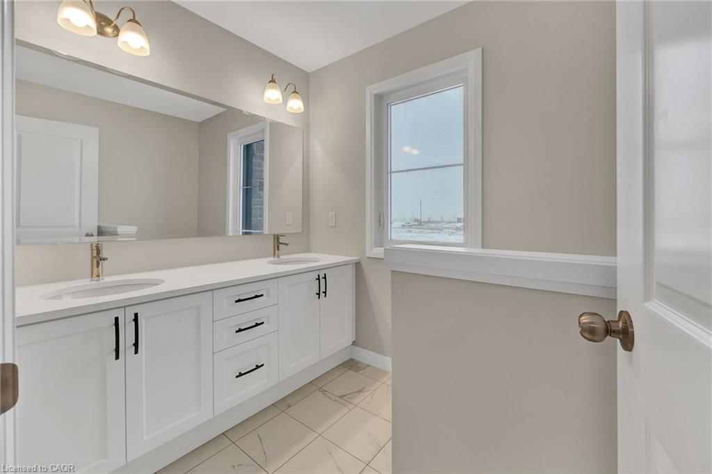 16 Sandstone Street Property Photo 17