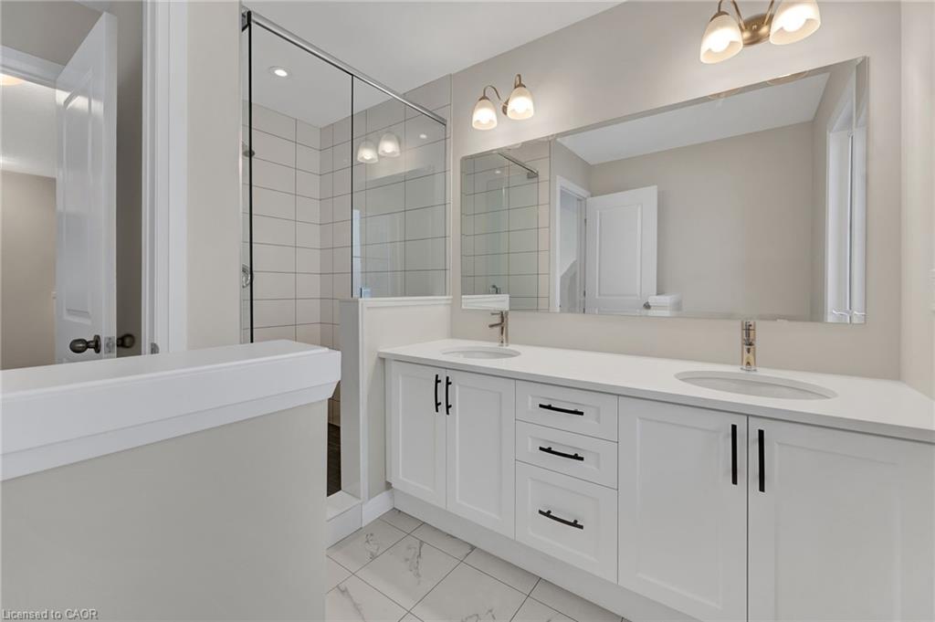 16 Sandstone Street Property Photo 18