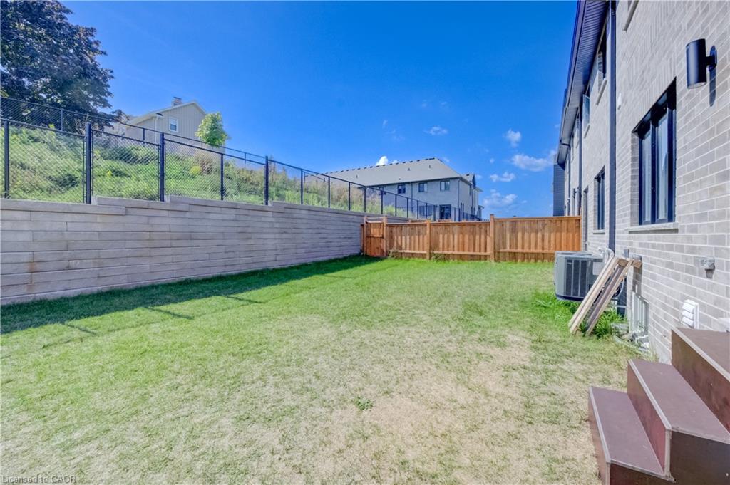 16 Sandstone Street Property Photo 26