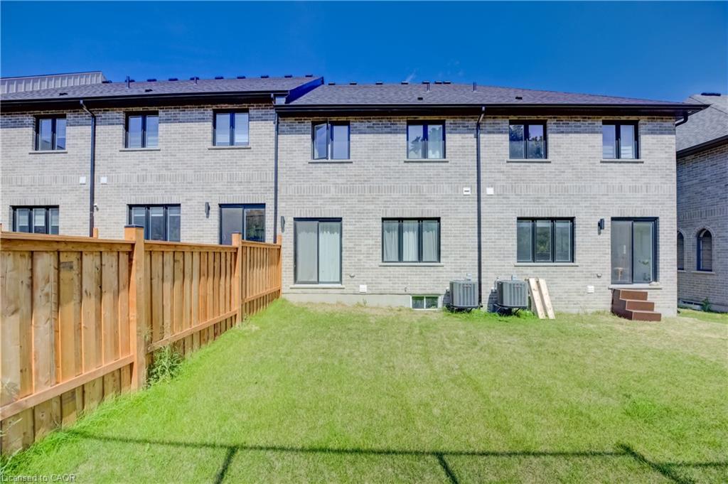 16 Sandstone Street Property Photo 28