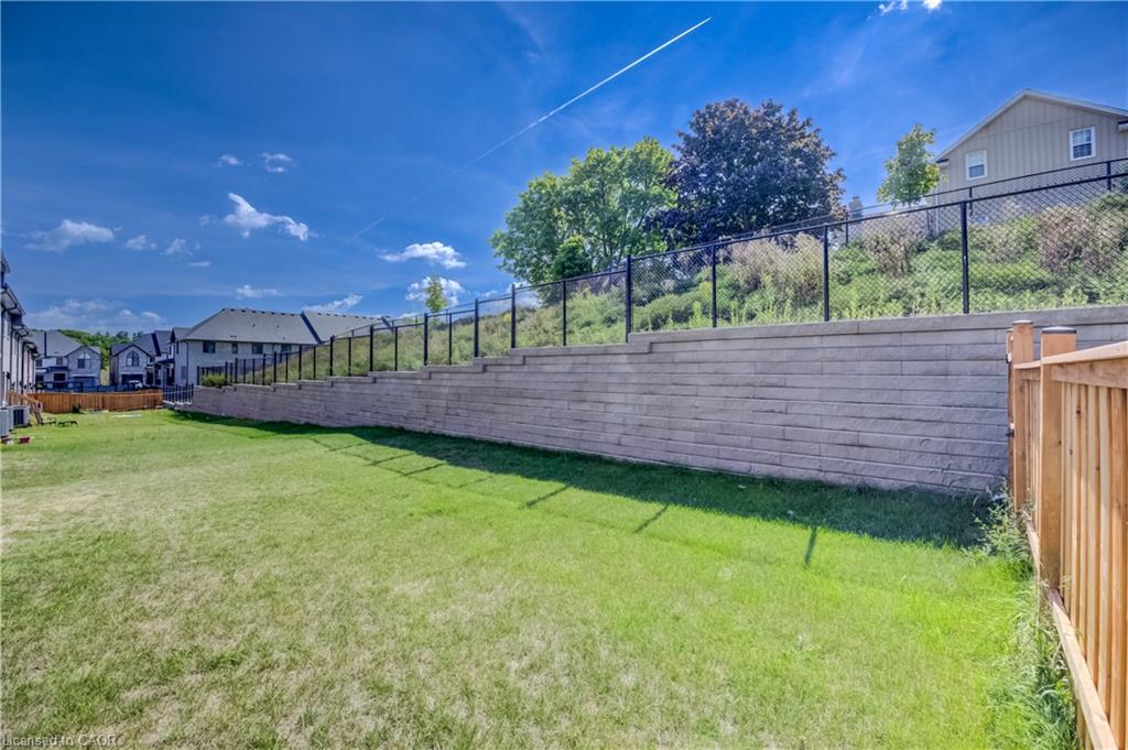 16 Sandstone Street Property Photo 29