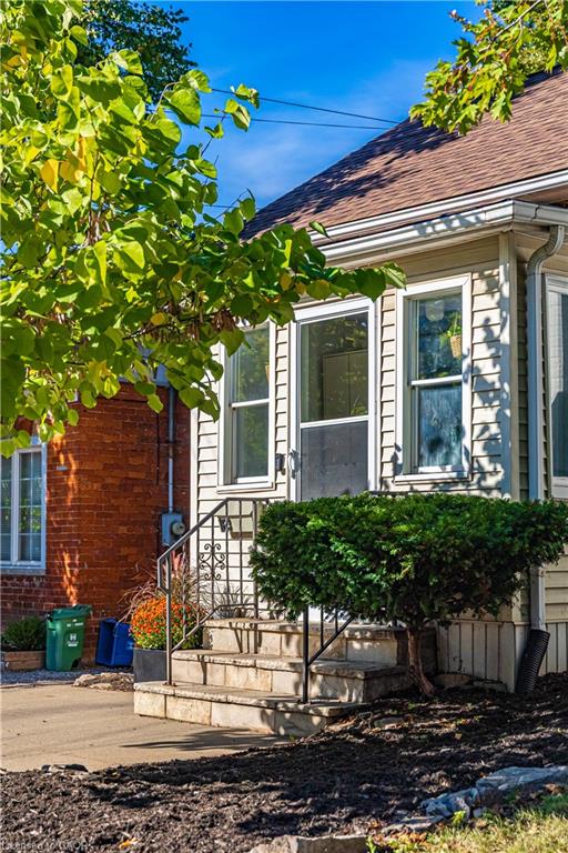 163 Ferrie Street E Property Photo 2