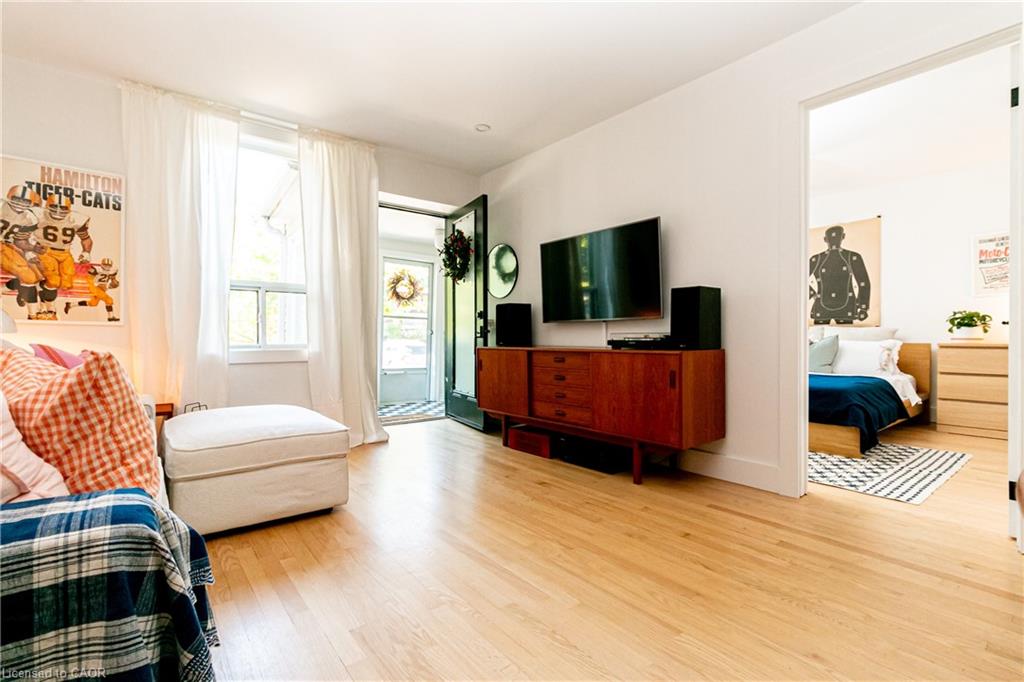 163 Ferrie Street E Property Photo 6