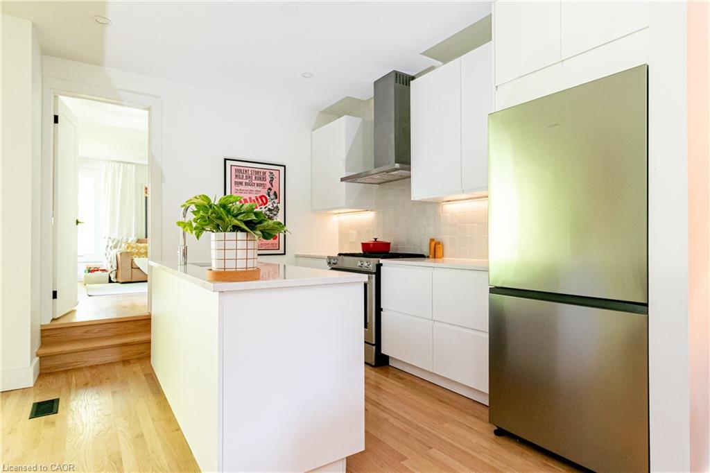 163 Ferrie Street E Property Photo 9