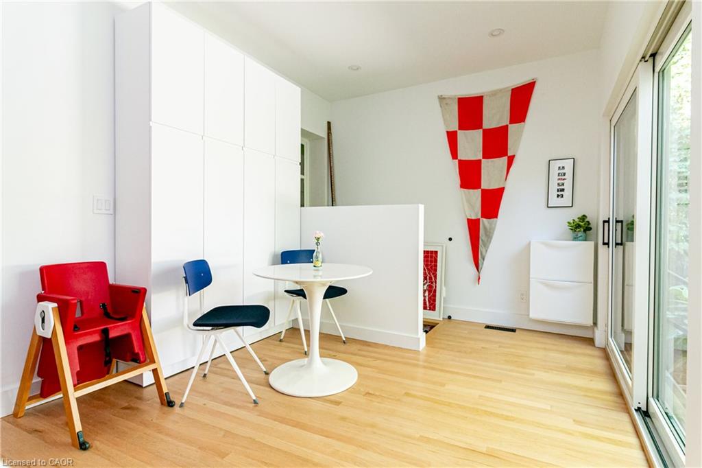 163 Ferrie Street E Property Photo 16