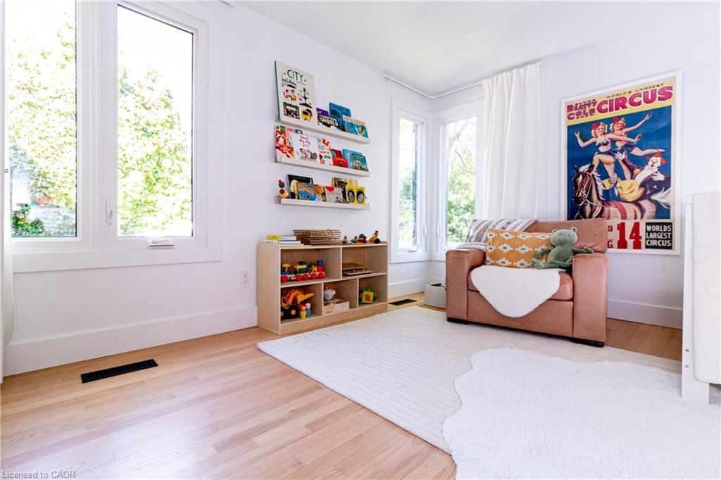 163 Ferrie Street E Property Photo 21