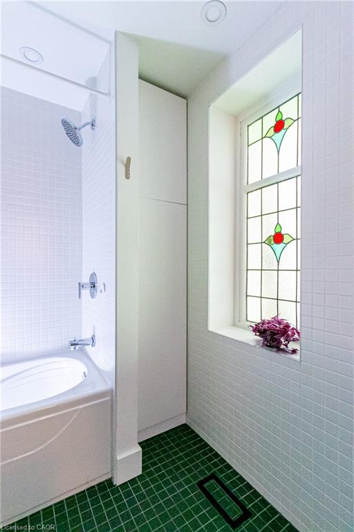 163 Ferrie Street E Property Photo 24