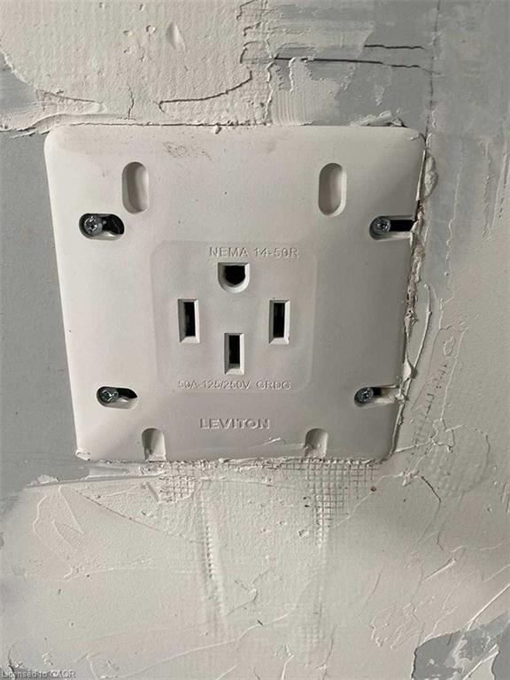 4230 Fuller Crescent Property Photo 39