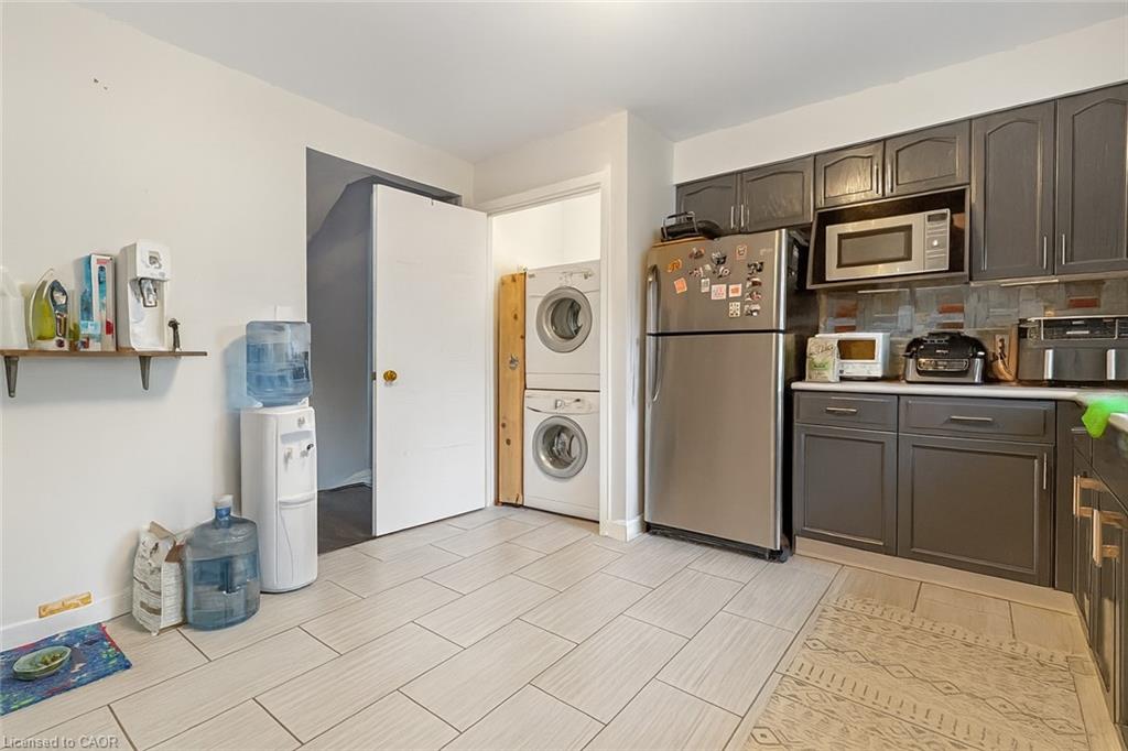 18-245 Bishop Street S Property Photo 5