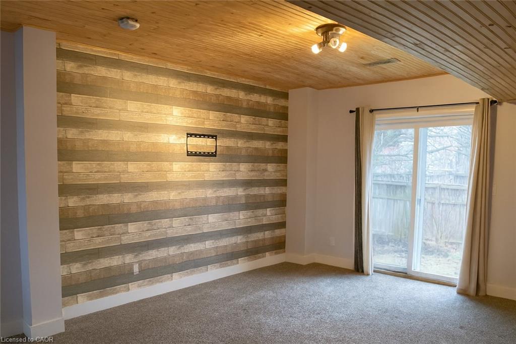 18-245 Bishop Street S Property Photo 17