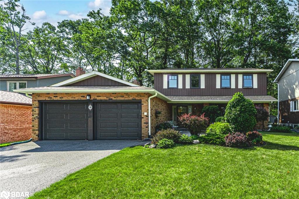 19 Oakridge Drive Property Photo 1