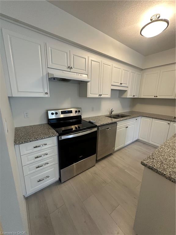 E11-261 Woodbine Avenue Property Photo 7