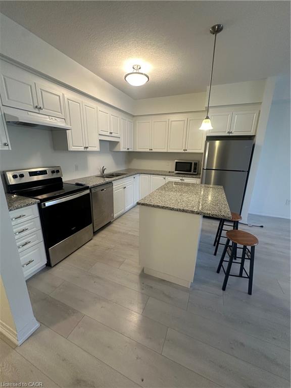 E11-261 Woodbine Avenue Property Photo 8