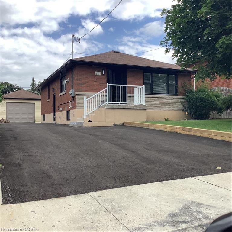 229 West 18th Street Property Photo 1