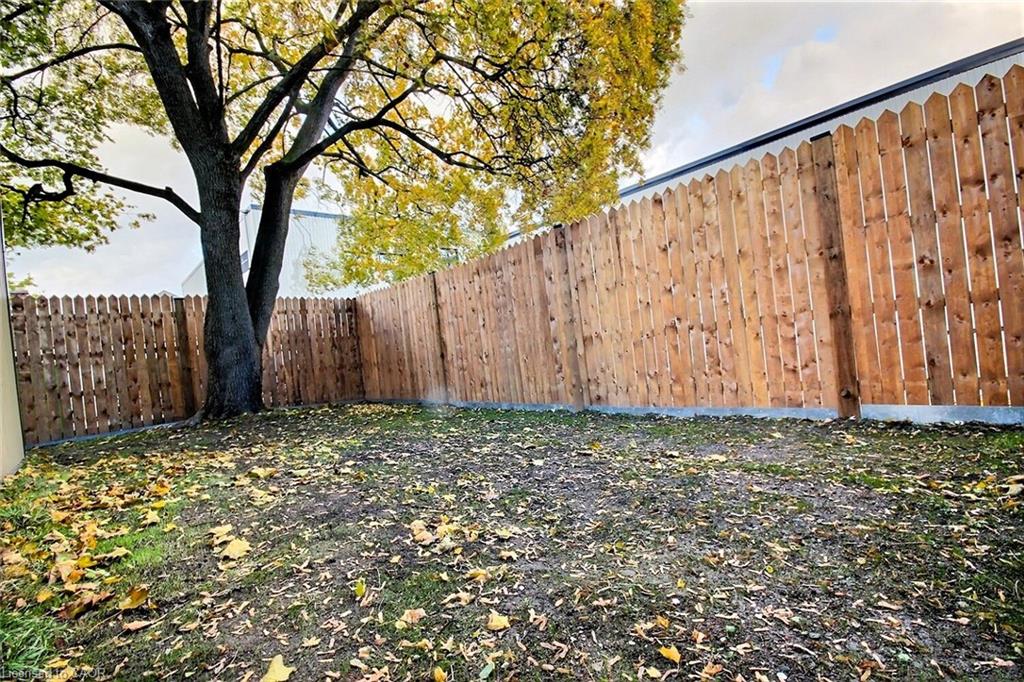 324 Wellington Street N Property Photo 2