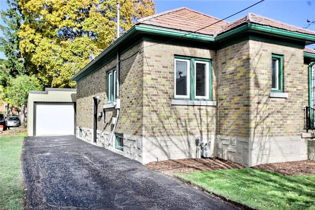 324 Wellington Street N Property Photo 3