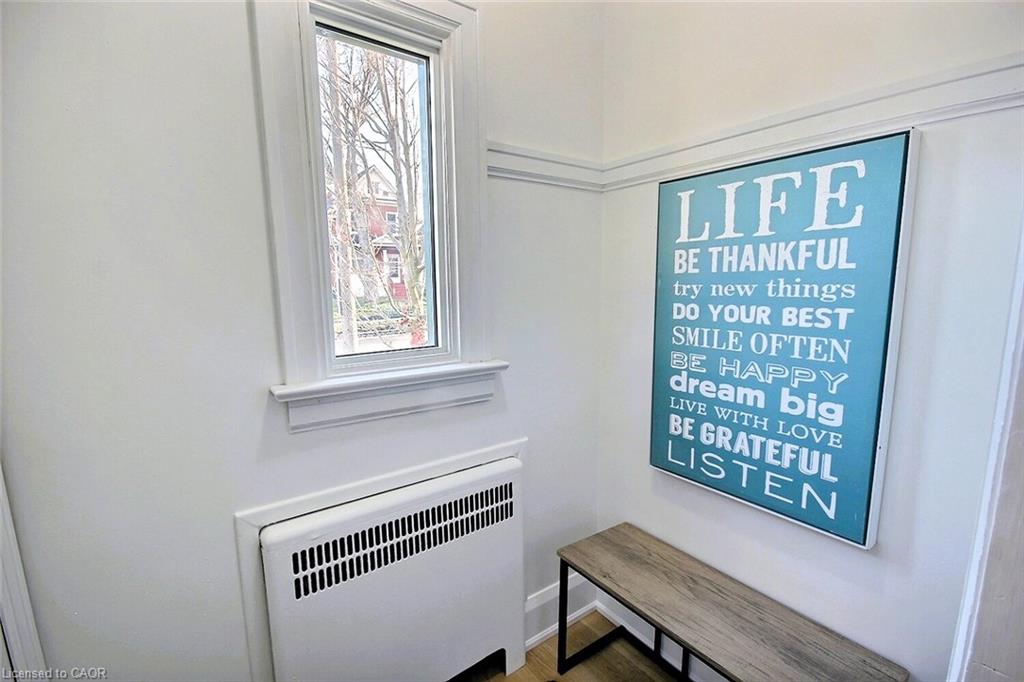 324 Wellington Street N Property Photo 4