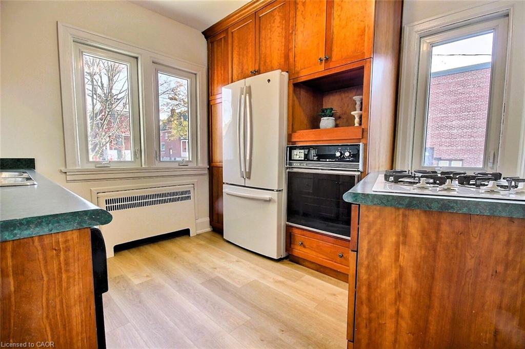 324 Wellington Street N Property Photo 8