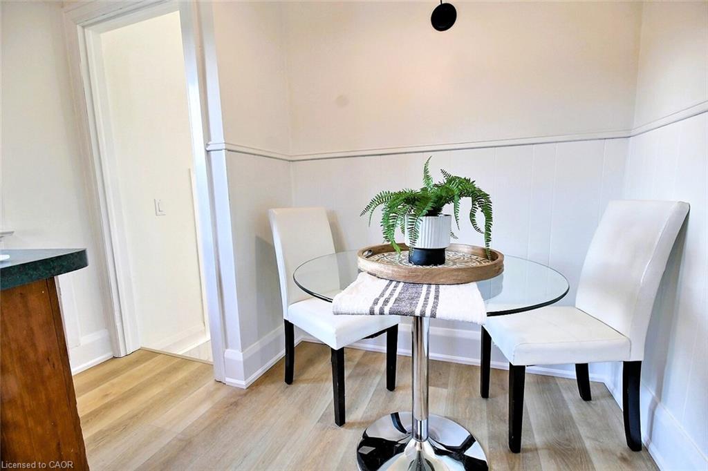 324 Wellington Street N Property Photo 9