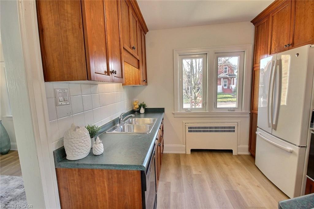 324 Wellington Street N Property Photo 10