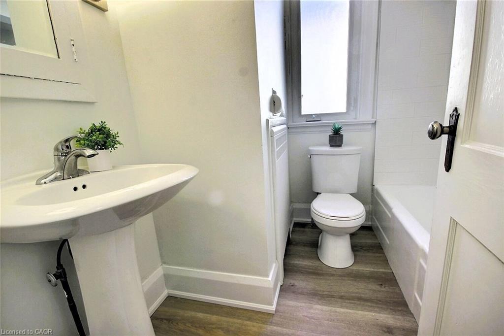 324 Wellington Street N Property Photo 13