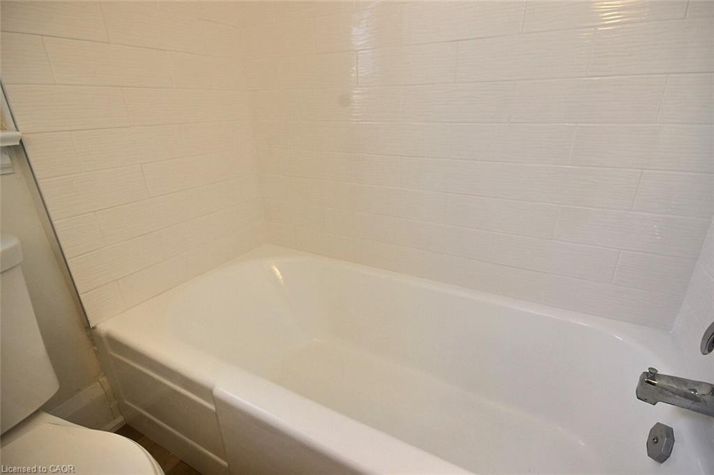 324 Wellington Street N Property Photo 14