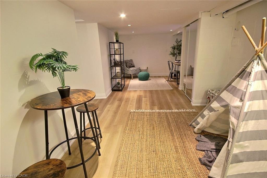 324 Wellington Street N Property Photo 18