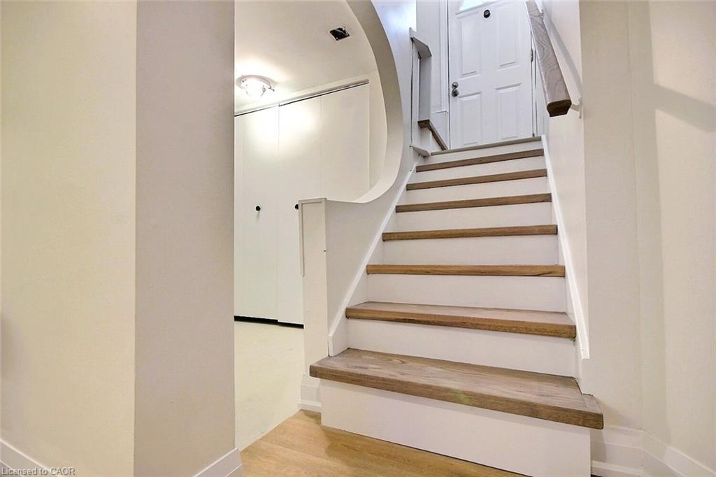 324 Wellington Street N Property Photo 21