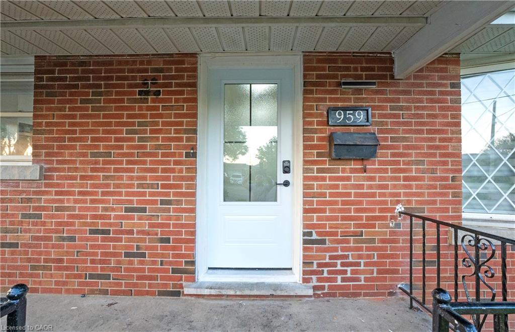 959 Mohawk Road E Property Photo 4