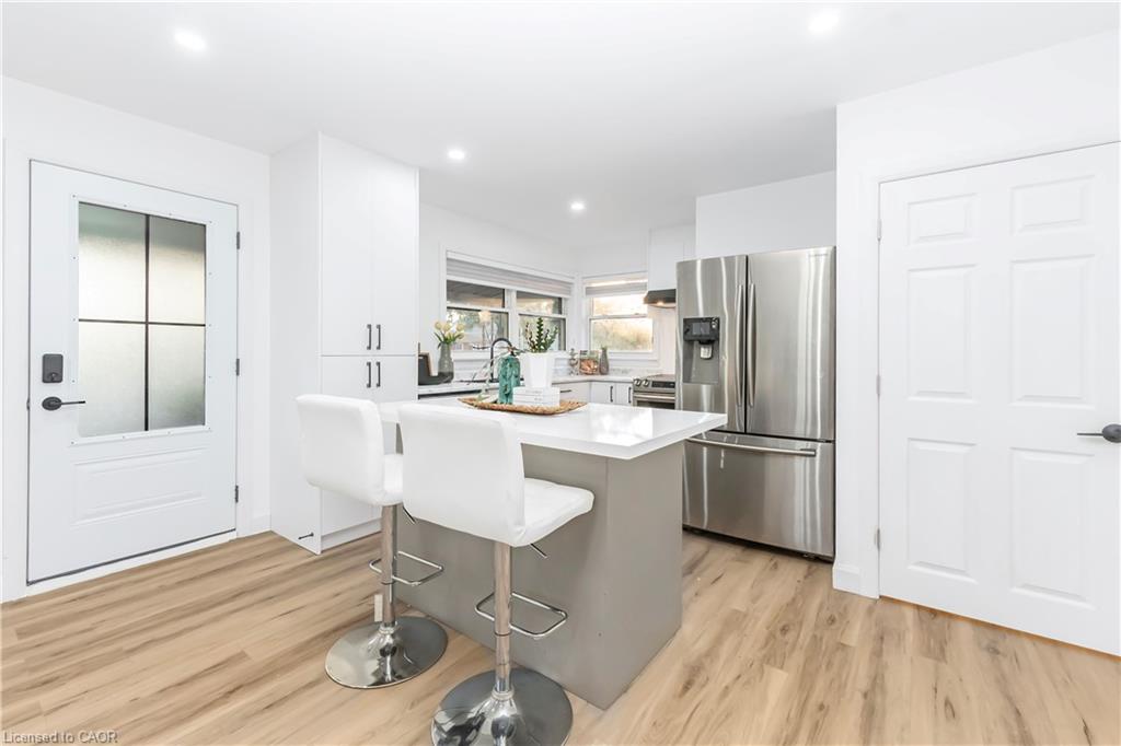 959 Mohawk Road E Property Photo 8