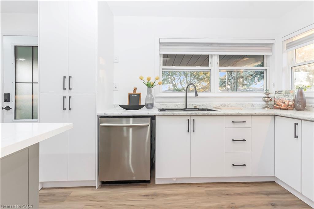 959 Mohawk Road E Property Photo 11