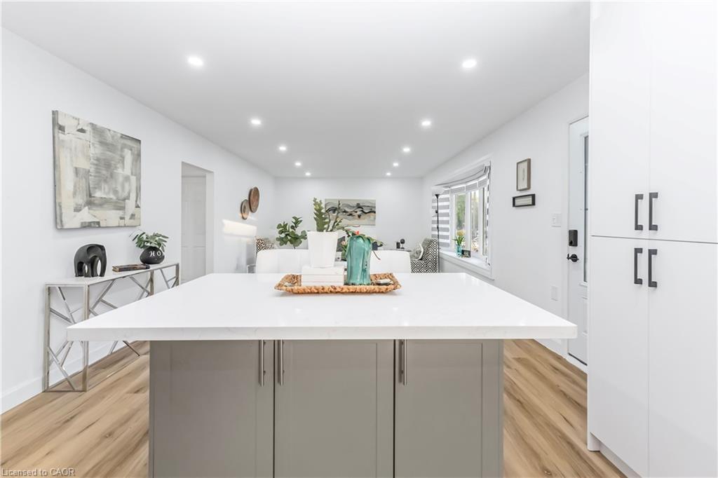 959 Mohawk Road E Property Photo 14