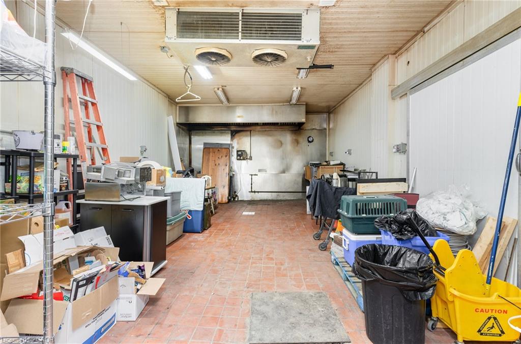201 Ottawa Street N Property Photo 18