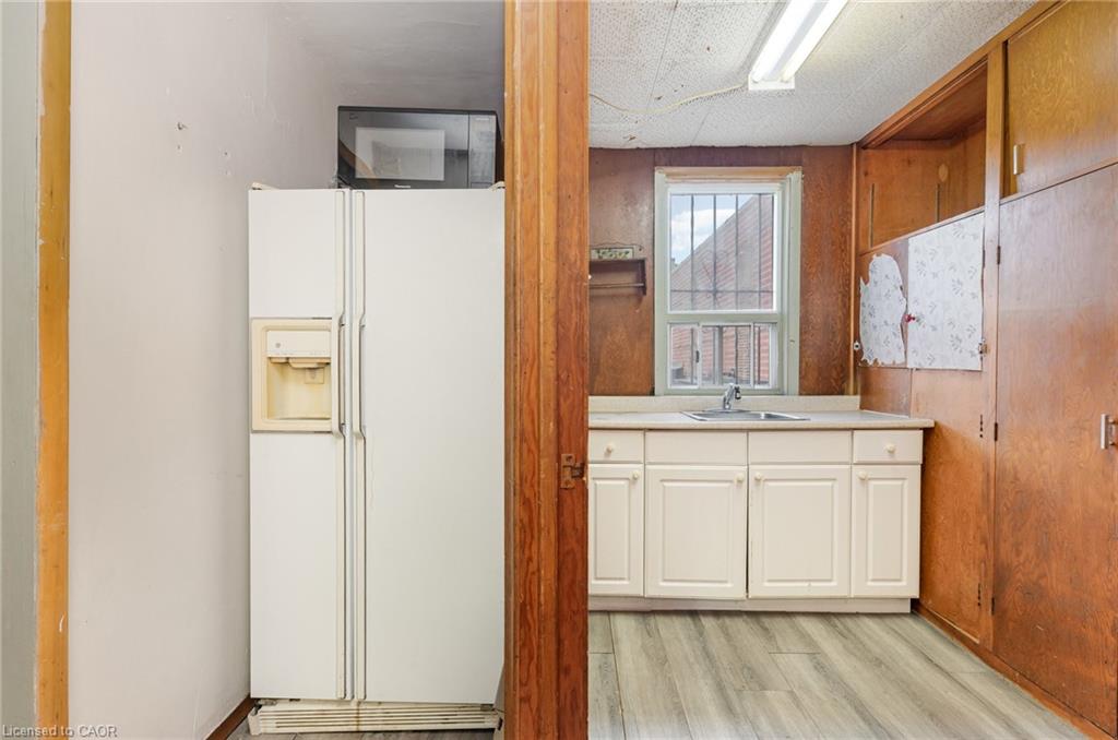 201 Ottawa Street N Property Photo 23