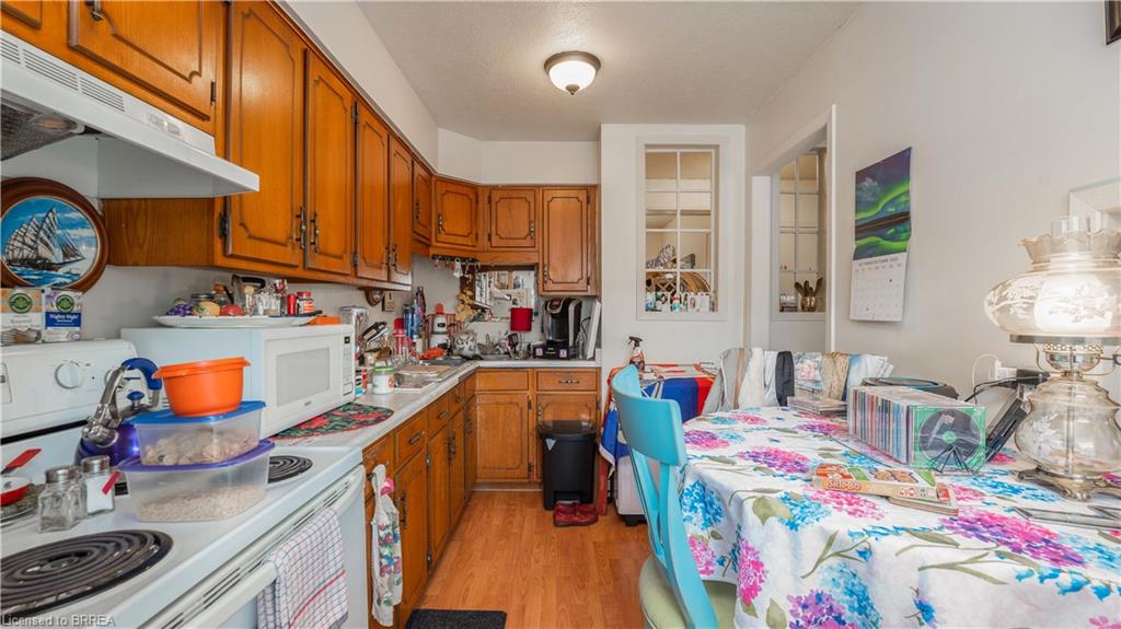 14 Colborne Street N Property Photo 7