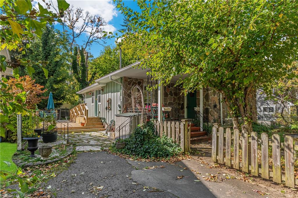 16 Wyckliffe Avenue Property Photo 1