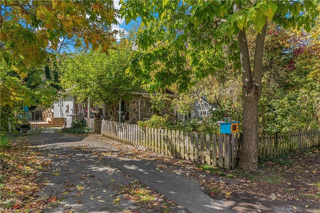 16 Wyckliffe Avenue Property Photo 2