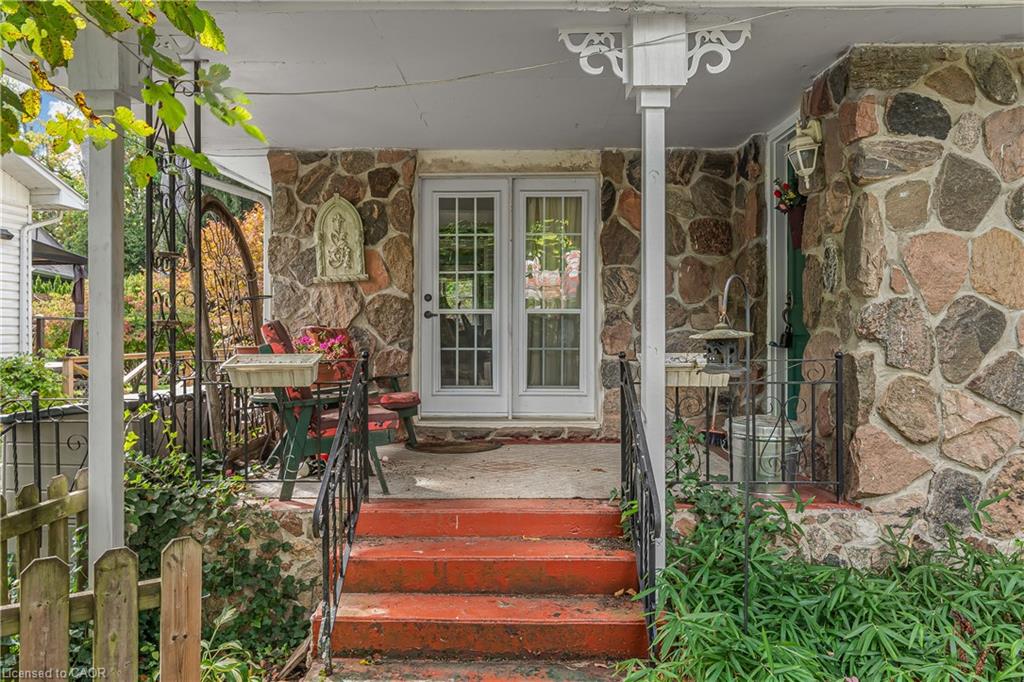 16 Wyckliffe Avenue Property Photo 4