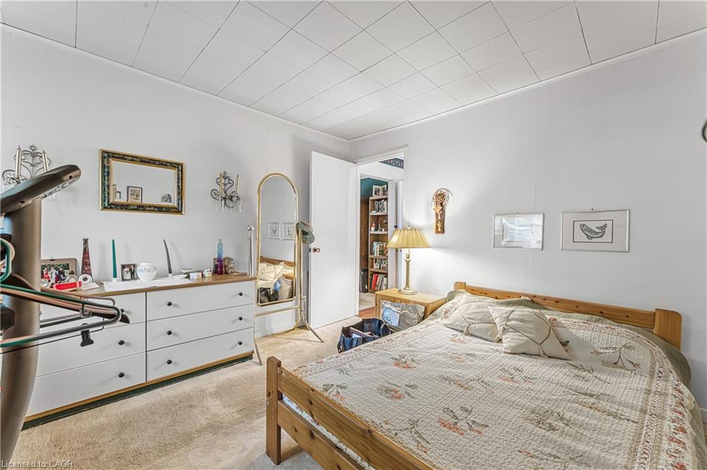 16 Wyckliffe Avenue Property Photo 11