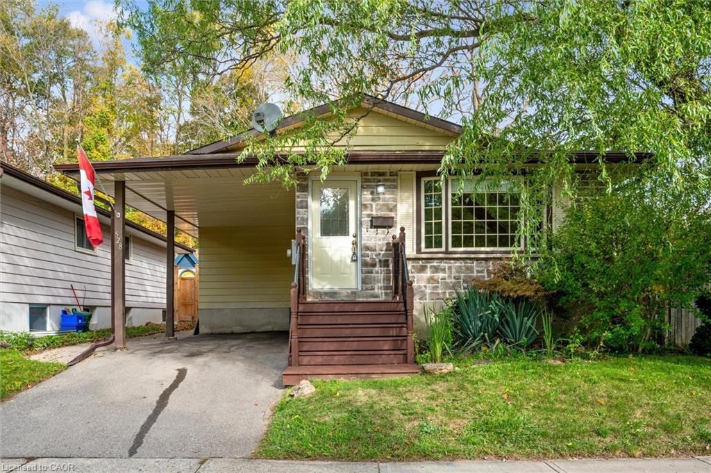 528 Fallingbrook Drive Property Photo 1