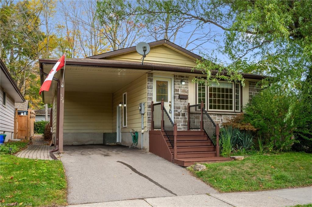 528 Fallingbrook Drive Property Photo 3