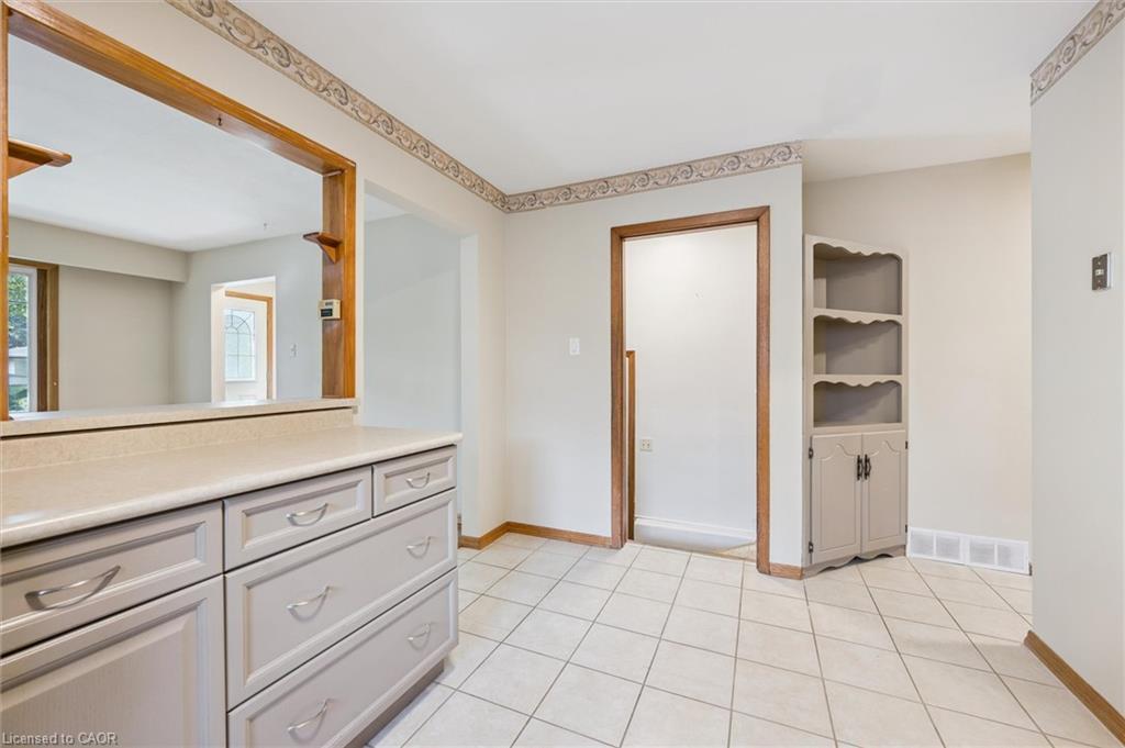 528 Fallingbrook Drive Property Photo 11