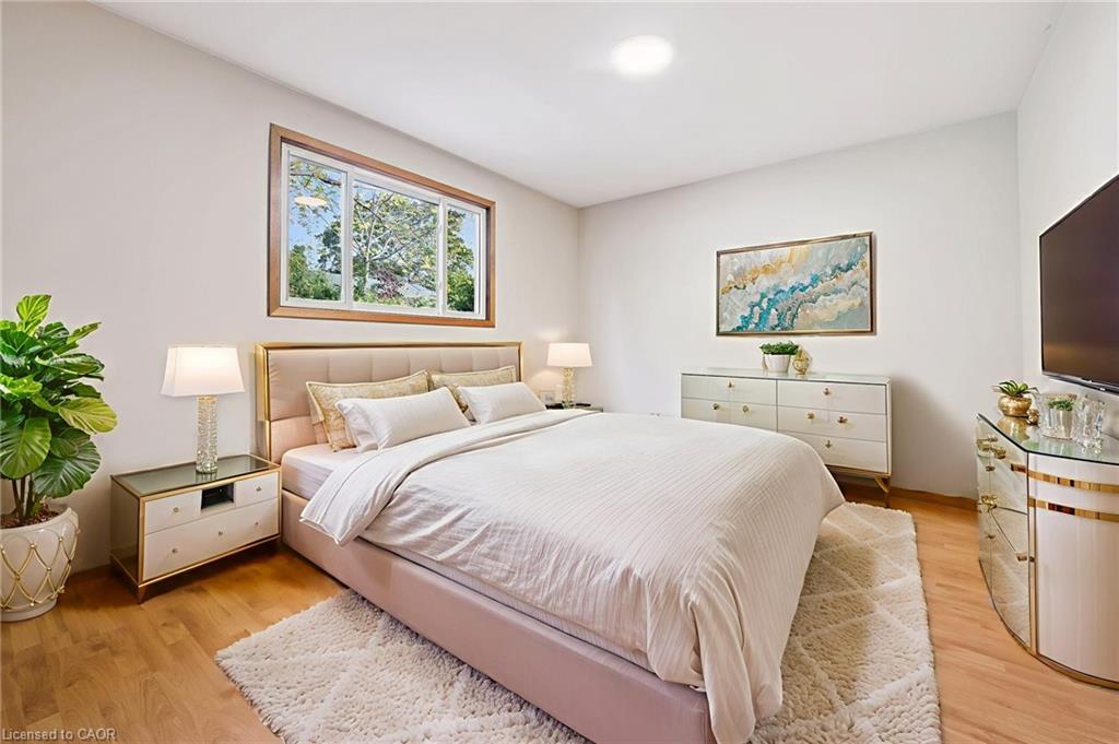 528 Fallingbrook Drive Property Photo 14