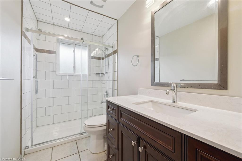 528 Fallingbrook Drive Property Photo 15