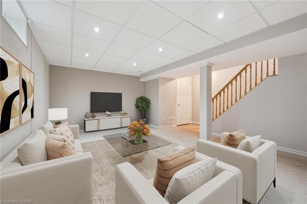 528 Fallingbrook Drive Property Photo 16