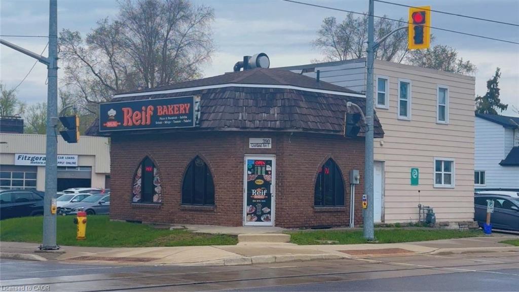 390 Courtland Avenue E Property Photo 1